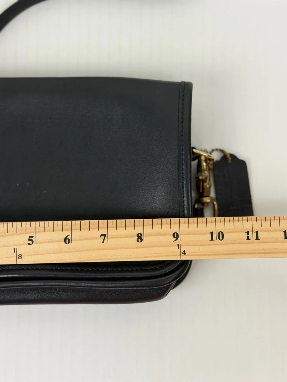 Vintage COACH Black Leather Pocket Purse with Gold Hardware - Picture 12 of 15